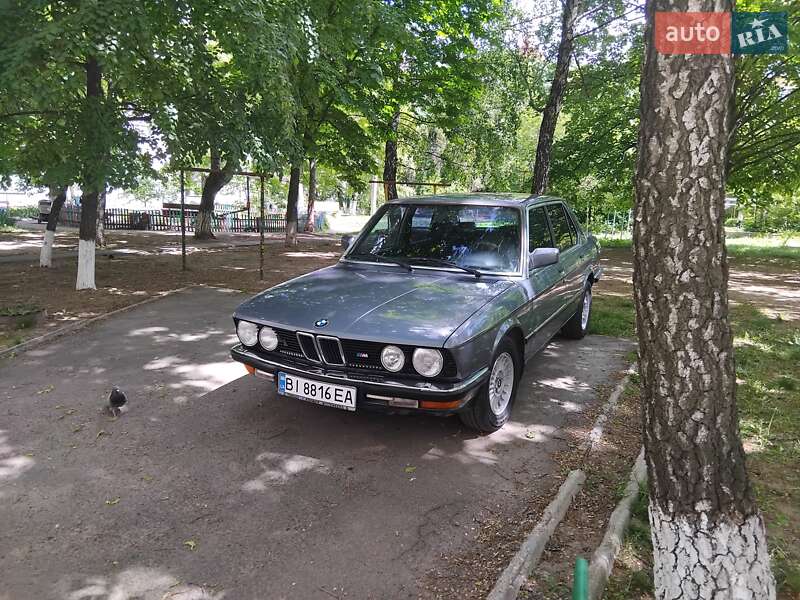 Седан BMW 5 Series 1984 в Полтаві