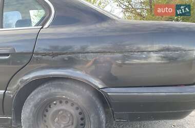 Седан BMW 5 Series 1992 в Запорожье