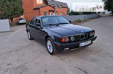 Седан BMW 5 Series 1988 в Бобровиці