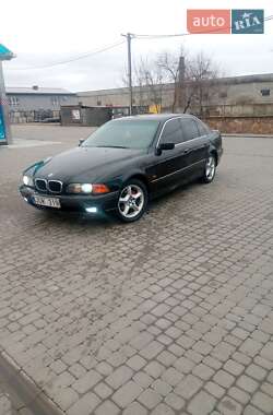 Седан BMW 5 Series 2000 в Березному