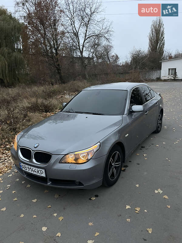 Седан BMW 5 Series 2004 в Калиновке