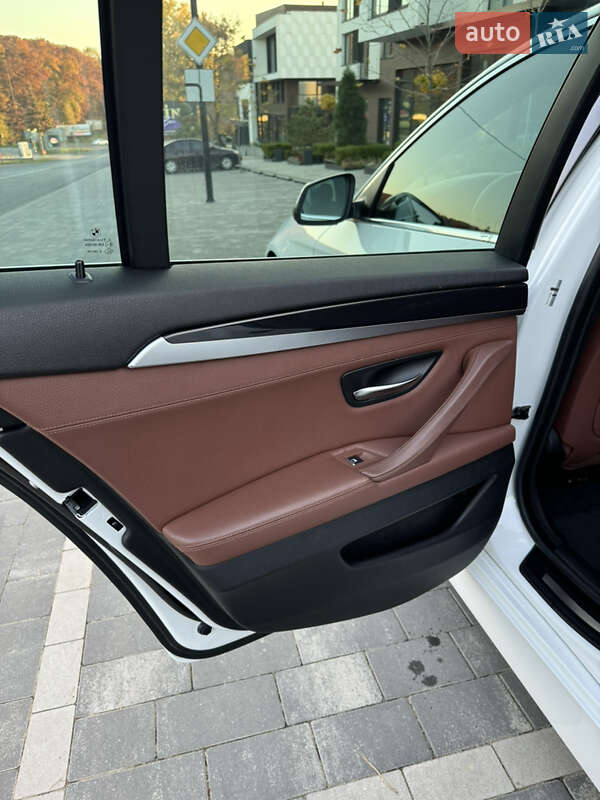 Седан BMW 5 Series 2014 в Ужгороді