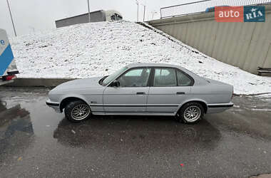 Седан BMW 5 Series 1990 в Киеве