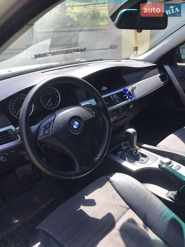 Седан BMW 5 Series 2004 в Черновцах
