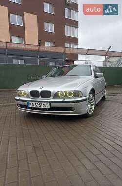 Седан BMW 5 Series 2000 в Полонному