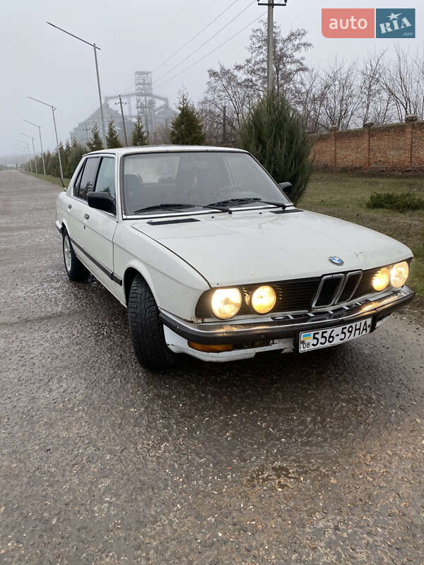 Седан BMW 5 Series 1984 в Знам'янці
