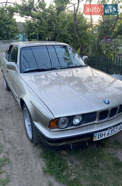 Седан BMW 5 Series 1988 в Добропіллі