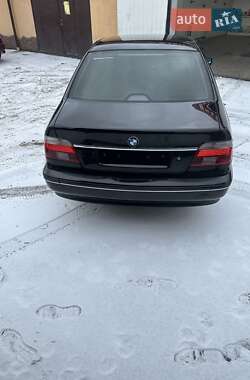 Седан BMW 5 Series 2002 в Дубно