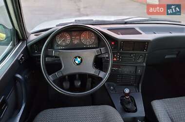 Седан BMW 5 Series 1984 в Кременчуці