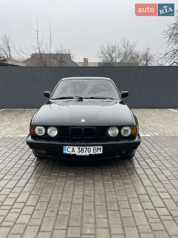 Седан BMW 5 Series 1990 в Шполі