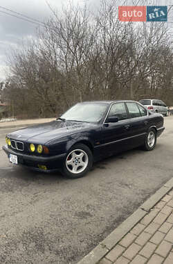 Седан BMW 5 Series 1995 в Чернівцях