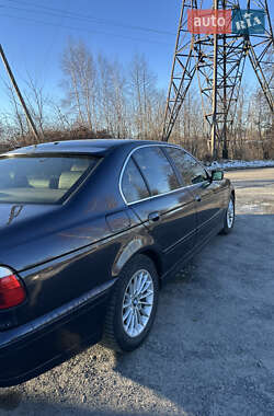 Седан BMW 5 Series 2000 в Рокитном