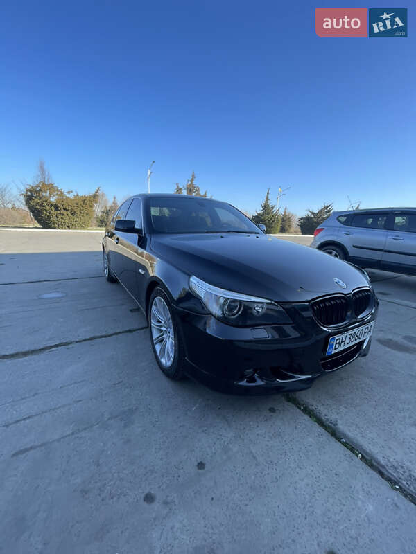 Седан BMW 5 Series 2004 в Измаиле