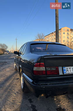 Седан BMW 5 Series 1988 в Жовкві