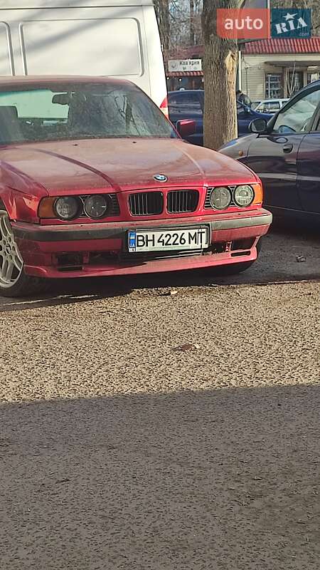 Седан BMW 5 Series 1992 в Окнах