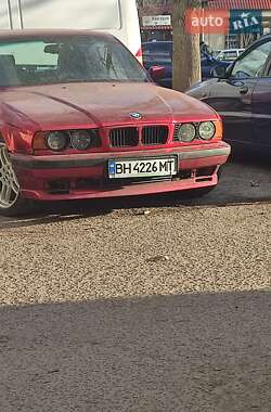 Седан BMW 5 Series 1992 в Окнах