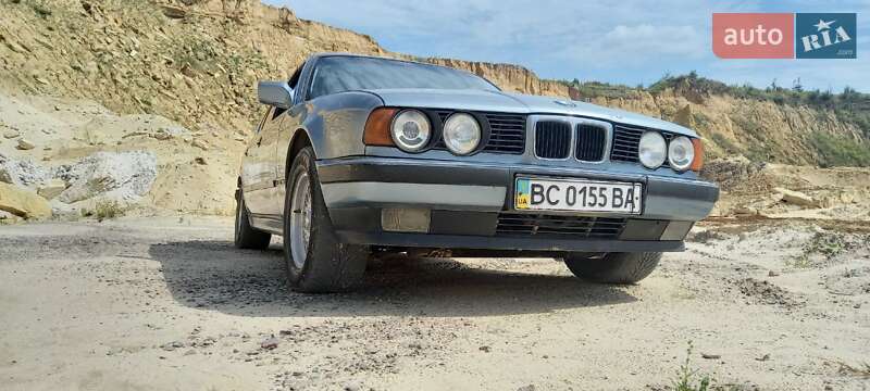 Седан BMW 5 Series 1988 в Львові