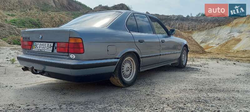 Седан BMW 5 Series 1988 в Львові