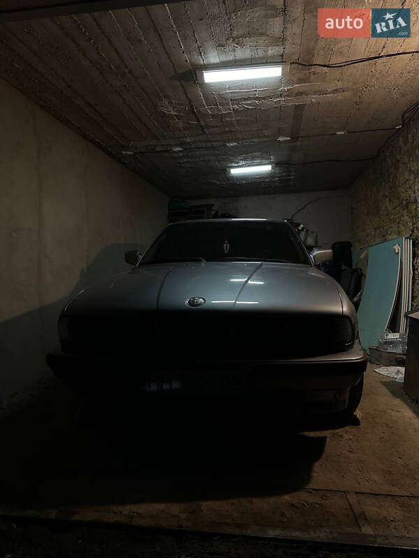Седан BMW 5 Series 1993 в Одессе