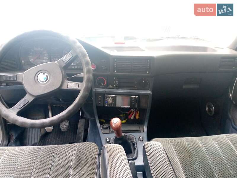 Седан BMW 5 Series 1986 в Днепре