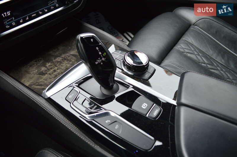 Седан BMW 5 Series 2017 в Львові