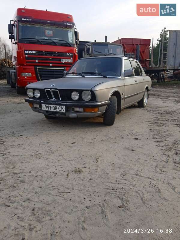 Седан BMW 5 Series 1986 в Шишаки