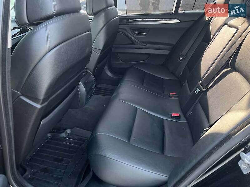 Седан BMW 5 Series 2010 в Львові