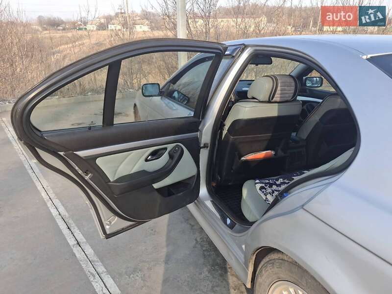 Седан BMW 5 Series 2001 в Синельниковому