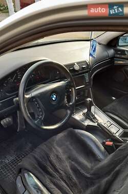 Седан BMW 5 Series 2000 в Татарбунарах