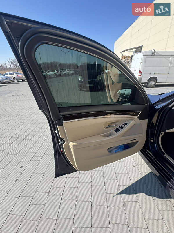 Седан BMW 5 Series 2013 в Львове