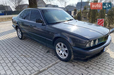 Седан BMW 5 Series 1989 в Дунаевцах