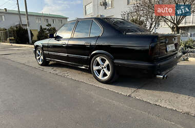 Седан BMW 5 Series 1993 в Одессе