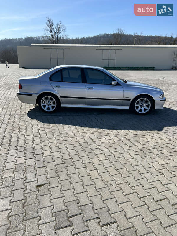 Седан BMW 5 Series 2002 в Черновцах