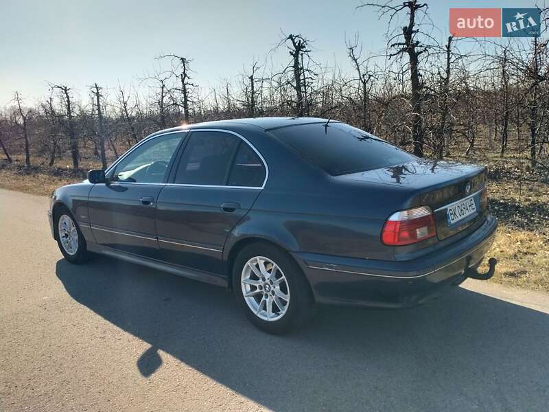 Седан BMW 5 Series 2002 в Заречном