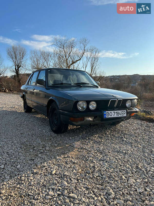Седан BMW 5 Series 1987 в 