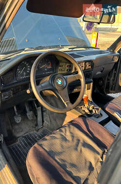 Седан BMW 5 Series 1987 в 