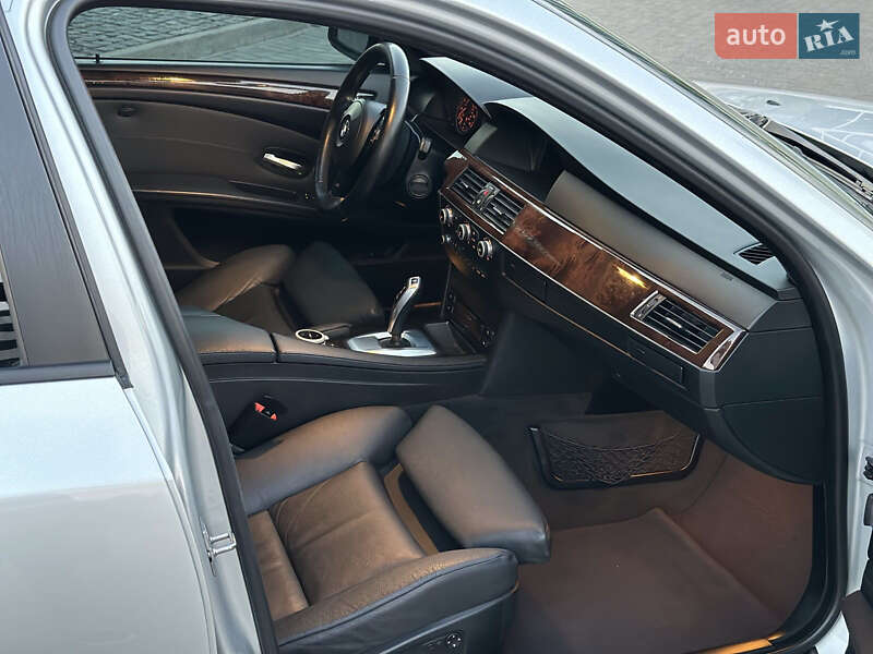 Седан BMW 5 Series 2009 в Петриковке