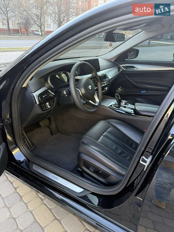 Седан BMW 5 Series 2017 в Хмельницком