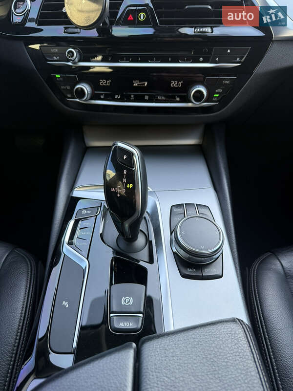 Седан BMW 5 Series 2017 в Хмельницком