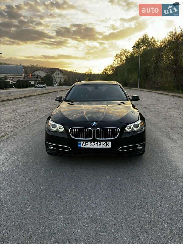 Седан BMW 5 Series 2015 в Новомосковську