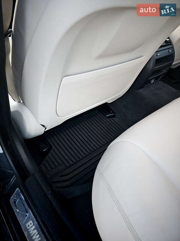 Седан BMW 5 Series 2013 в Львові