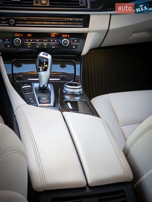 Седан BMW 5 Series 2013 в Львові
