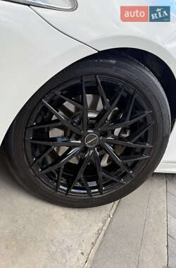 Седан BMW 5 Series 2011 в 