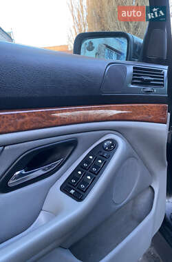 Седан BMW 5 Series 2001 в 