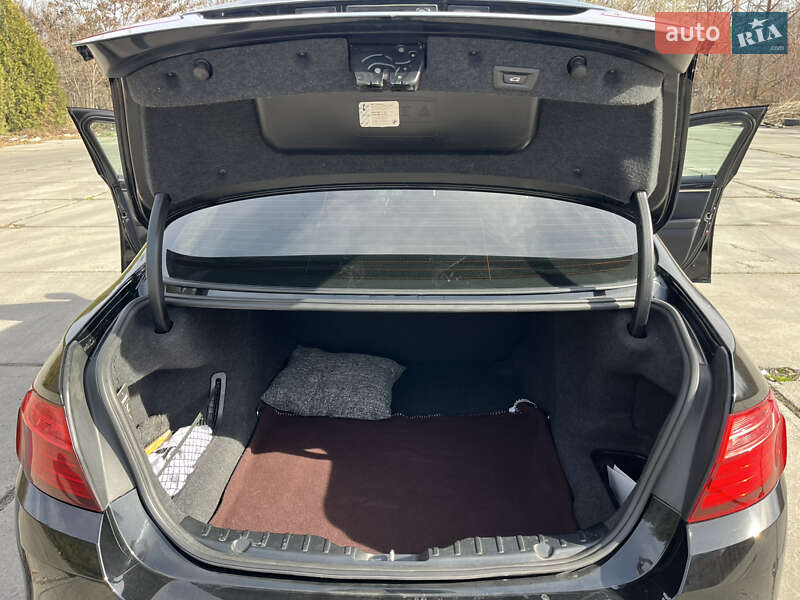 Седан BMW 5 Series 2013 в Черновцах