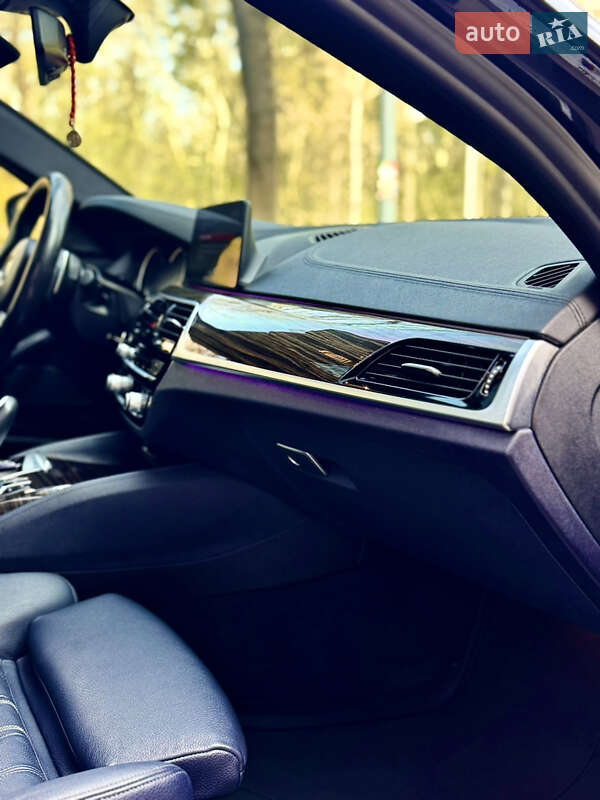 Седан BMW 5 Series 2017 в Львові