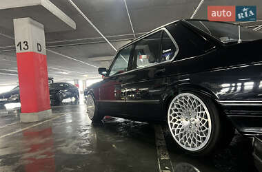 Седан BMW 5 Series 1985 в 