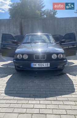 Седан BMW 5 Series 1993 в 