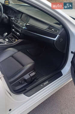 Седан BMW 5 Series 2012 в 