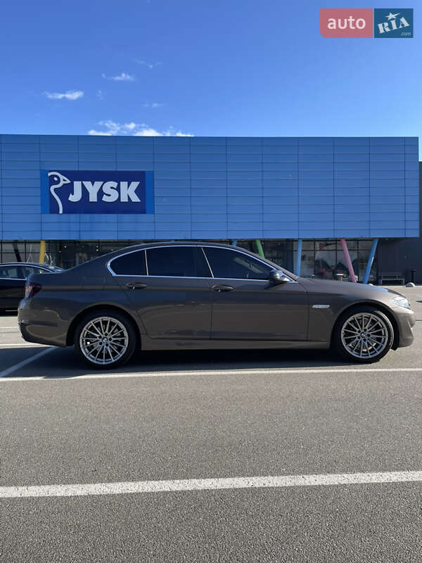 Седан BMW 5 Series 2012 в 